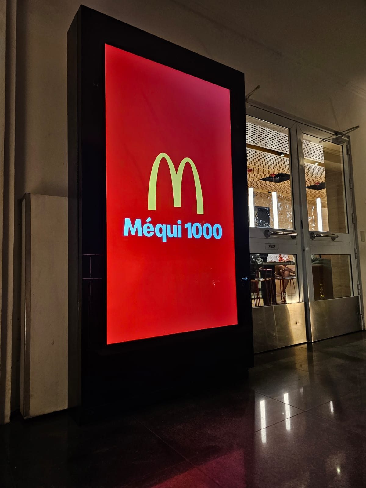 Painel digital McDonald's